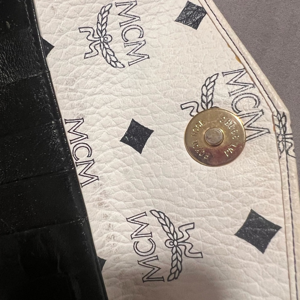 MCM white and black trifold Wallet - Picture 7 of 8